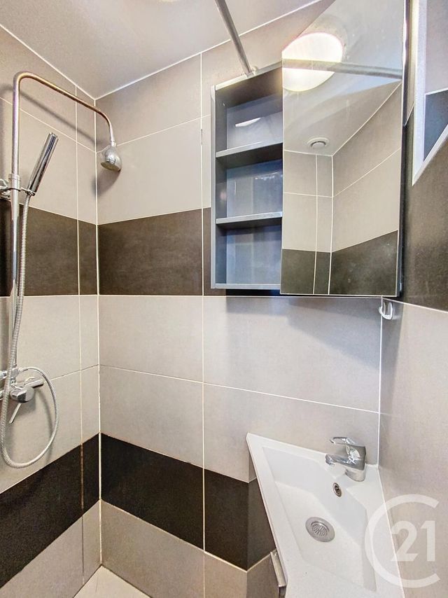 Appartement Studio à louer - 1 pièce - 14.0 m2 - CLICHY - 92 - ILE-DE-FRANCE - Century 21 Anatole France