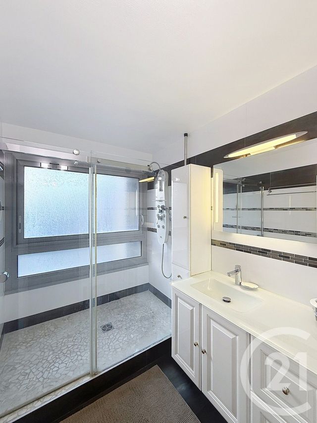 Appartement à louer - 4 pièces - 87.0 m2 - COURBEVOIE - 92 - ILE-DE-FRANCE - Century 21 Anatole France