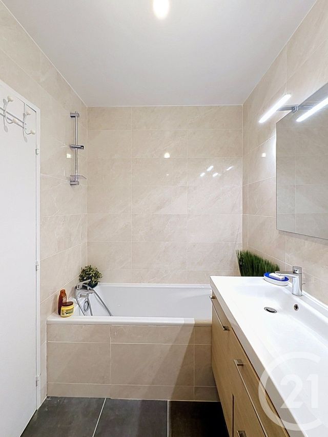 Appartement F4 à louer - 4 pièces - 88.03 m2 - COURBEVOIE - 92 - ILE-DE-FRANCE - Century 21 Anatole France